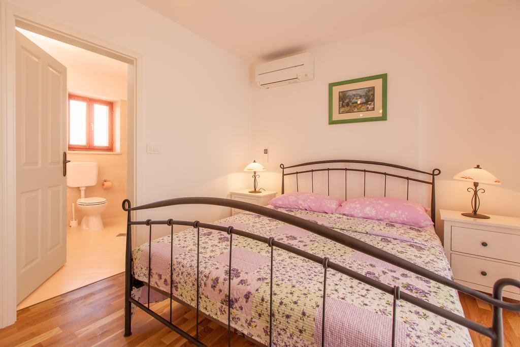 Villa Mare Vrh  Rum bild